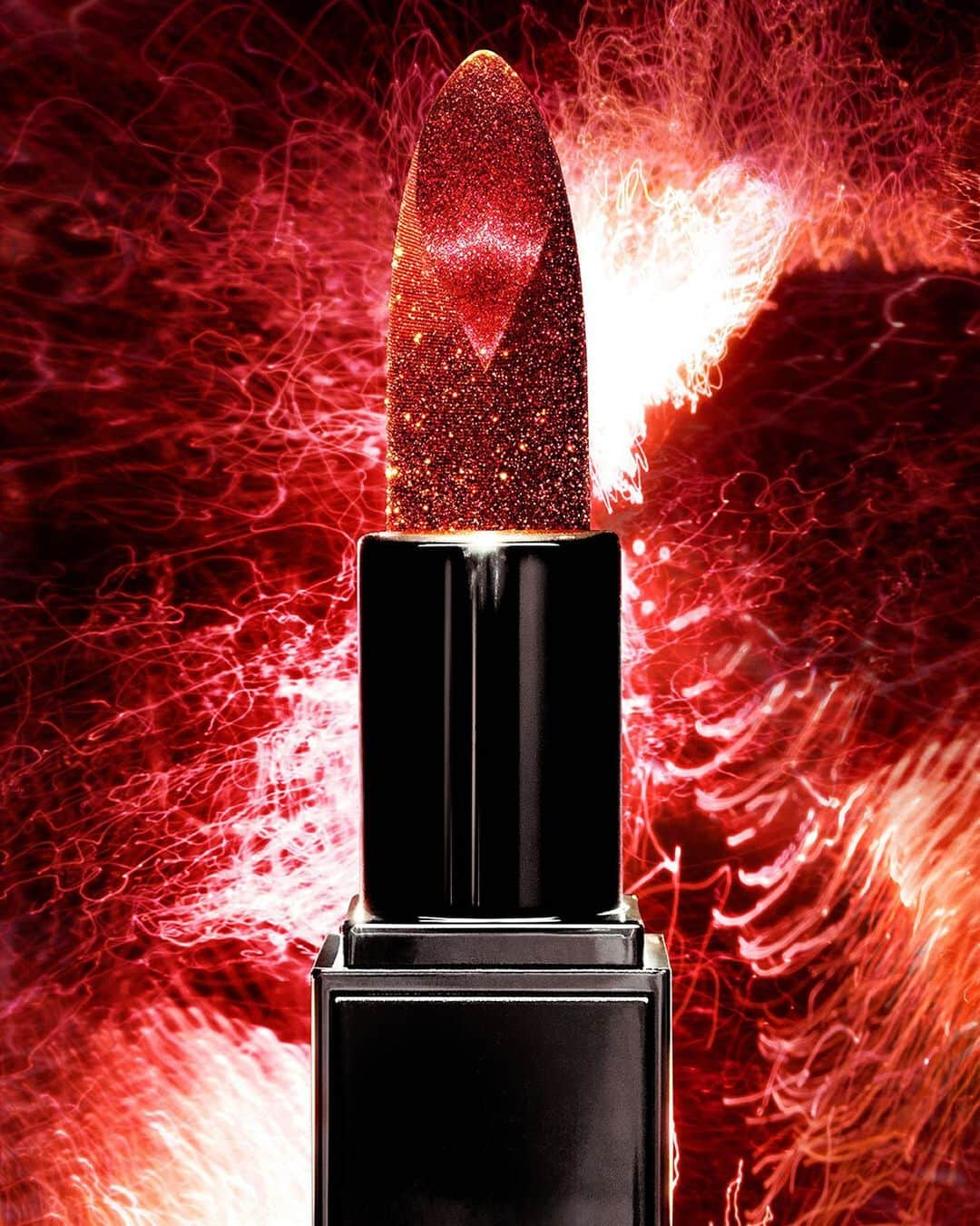 トムフォードさんのインスタグラム写真 - (トムフォードInstagram)「TOM FORD Extrême debuts Lip Spark, in paillette-packed shades. @tomfordbeauty #TOMFORD #TFBADASS」5月21日 22時49分 - tomford