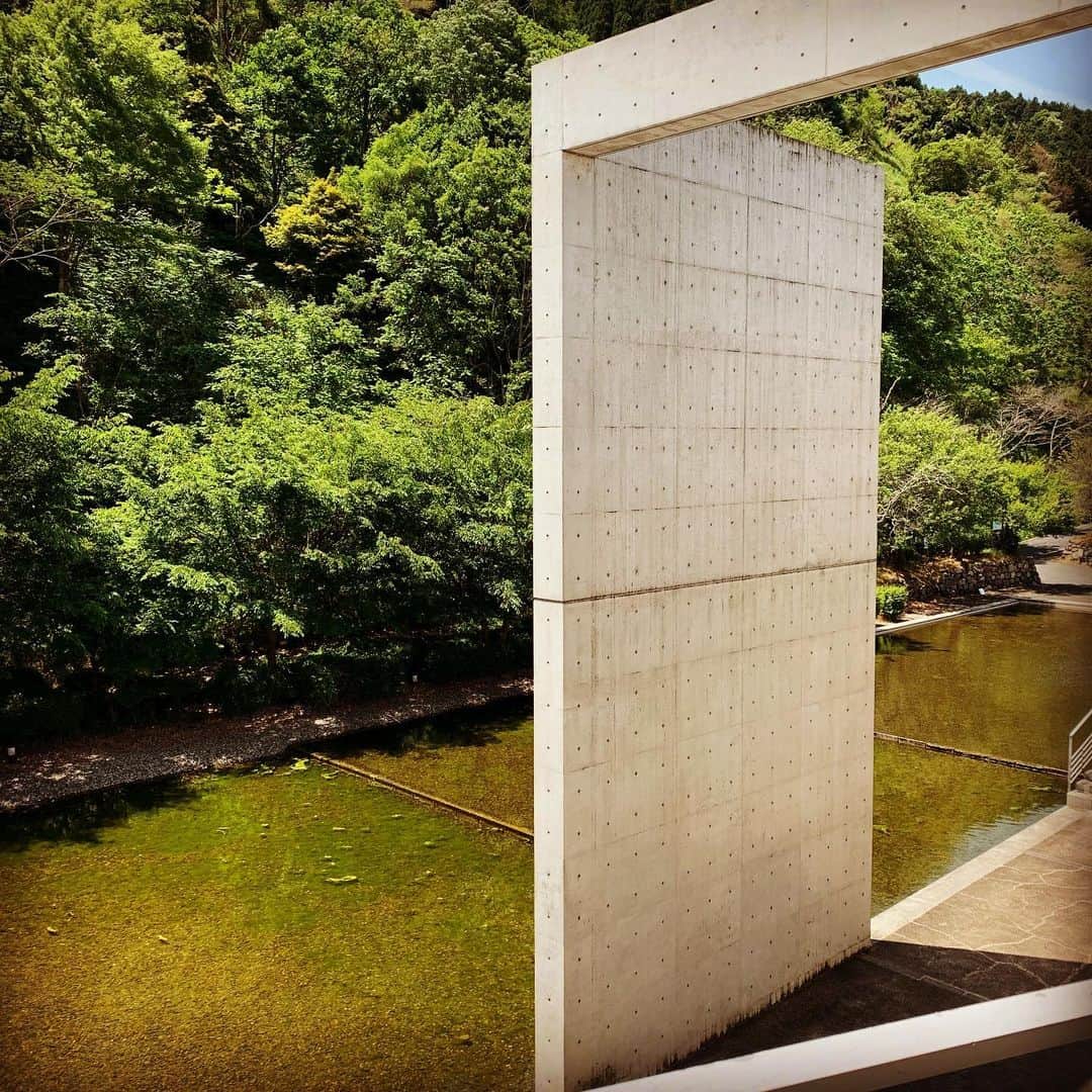 沖野修也さんのインスタグラム写真 - (沖野修也Instagram)「#tadaoando #architectour #建築巡礼 #nariwamuseum #okayama #japan」5月21日 22時51分 - shuyakyotojazz