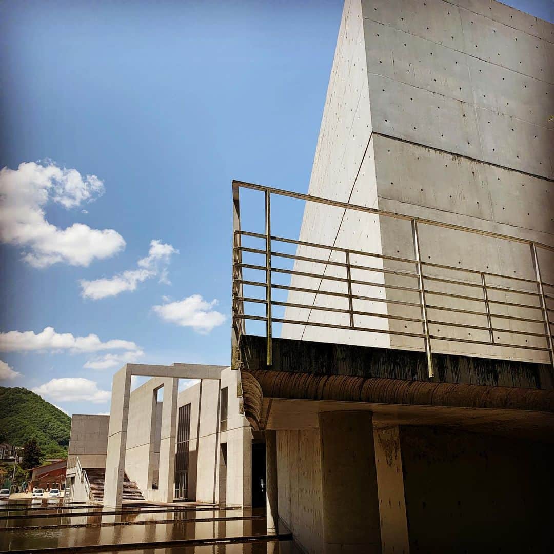 沖野修也さんのインスタグラム写真 - (沖野修也Instagram)「#tadaoando #architectour #建築巡礼 #nariwamuseum #okayama #japan」5月21日 22時53分 - shuyakyotojazz