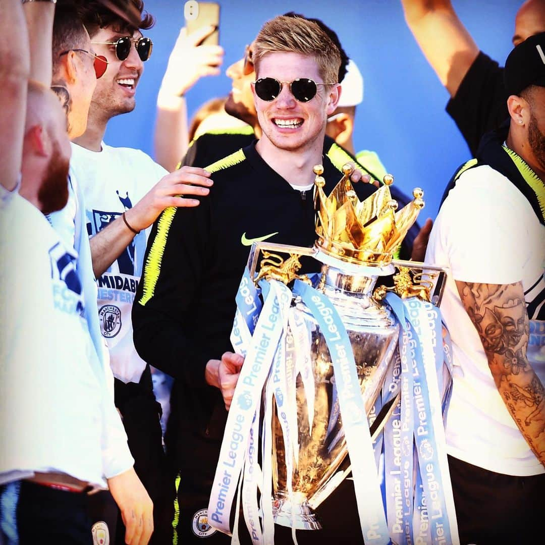 プレミアリーグさんのインスタグラム写真 - (プレミアリーグInstagram)「😎 . #premierleague #pl #trophy #mancity @kevindebruyne」5月21日 22時54分 - premierleague