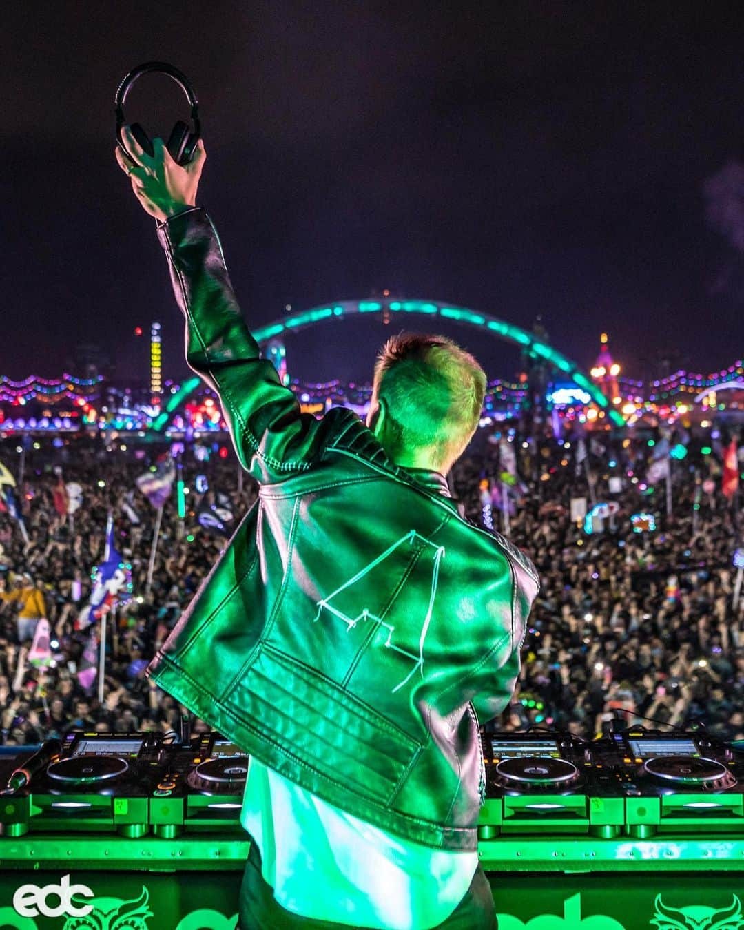 Armin Van Buurenさんのインスタグラム写真 - (Armin Van BuurenInstagram)「EDC Las Vegas ☝️」5月21日 23時05分 - arminvanbuuren