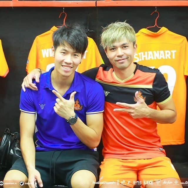 下地奨さんのインスタグラム写真 - (下地奨Instagram)「🎂🎁💝🎉⚽️ #bro #hbd #football #thailand #smile #gn」5月21日 23時04分 - sho_shimoji