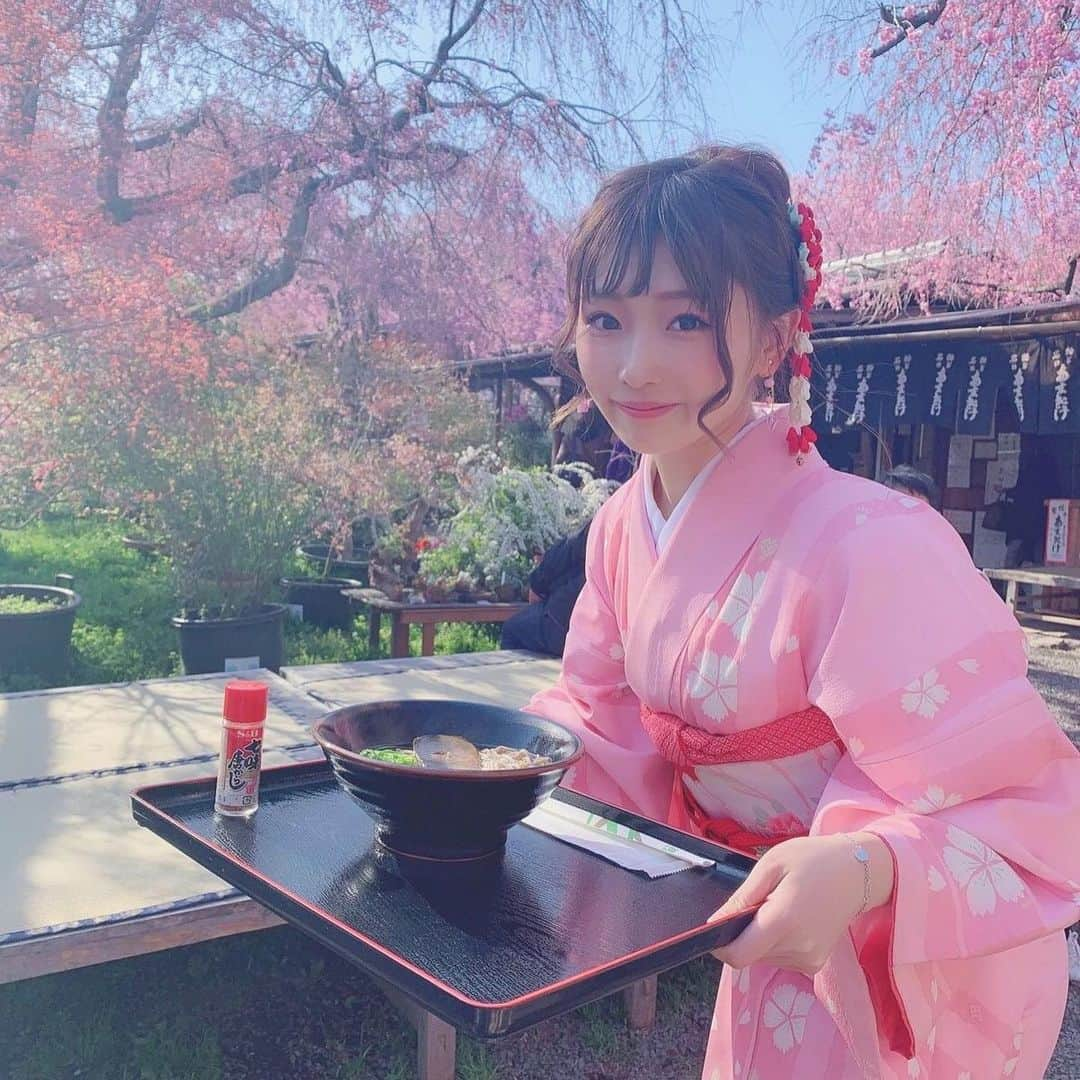 平野友里（ゆり丸）さんのインスタグラム写真 - (平野友里（ゆり丸）Instagram)「🌸念願の春の京都🍡🍵 タクシーの運転手さんが 教えてくれた穴場スポット #原谷苑 桜とか綺麗なお花に 囲まれて幸せ空間すぎたな✨ ♡  お花に囲まれて綺麗な着物着て 食べるニシン蕎麦めっちゃおいしかった🤤♥️🇯🇵 ・ ・ ・ ・  #京都 #京都旅行 #京都観光 #京都ランチ #京都着物レンタル #京都ごはん #京都さんぽ #京都巡り  #にしんそば #そば #着物 #着物ヘア #着物コーディネート #着物レンタル #女子旅 #桜 #時差投稿 #インスタ映え #フォトジェニック #ピンク #ピンク好き #国内旅行 #ゆり丸トラベル」5月21日 22時57分 - yurimaruchan___