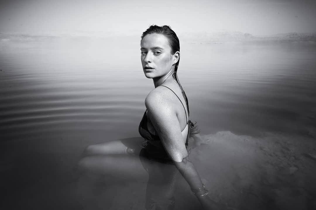 ライカさんのインスタグラム写真 - (ライカInstagram)「A woman poses in the saline waters of the Dead Sea. This monochrome portrait was captured by Israeli photographer Alexander Bronfer (@bronfer) with his Leica M10. Find out more about the Leica M10 via the bio link.  #LeicaCamera #Leica #🔴📷 #Leicagram #LeicaM10 #TheLeicaLook #LeicaWorld #Leica_Club #LeicaSociety #LeicaPhoto #ShootLeicaPro #portraitphotography #travelphotography #bnw_world #bnw_life_shots #bnwmood」5月21日 23時00分 - leica_camera