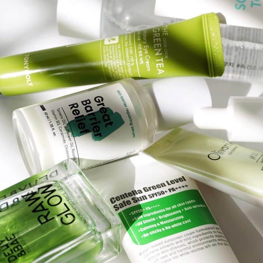 TONYMOLY USA Officialさんのインスタグラム写真 - (TONYMOLY USA OfficialInstagram)「Did you know Green Tea Watery Eye Cream is formulated with over 40% fermented Green Tea Extract!?! Plus its loaded with other brightening agents like Niacinamide and penetrates deep into the skin with highly nourishing and anti-oxidant ingredients that help to retain and prolong moisture. Our gel-type texture is soft and melts into the skin upon first contact to hydrate, brighten and lift around the eyes for radiant skin! 💚🍵💦💕 #xoxoTM #TONYMOLYnMe // 📸: @kelldris」5月21日 23時00分 - tonymoly.us_official