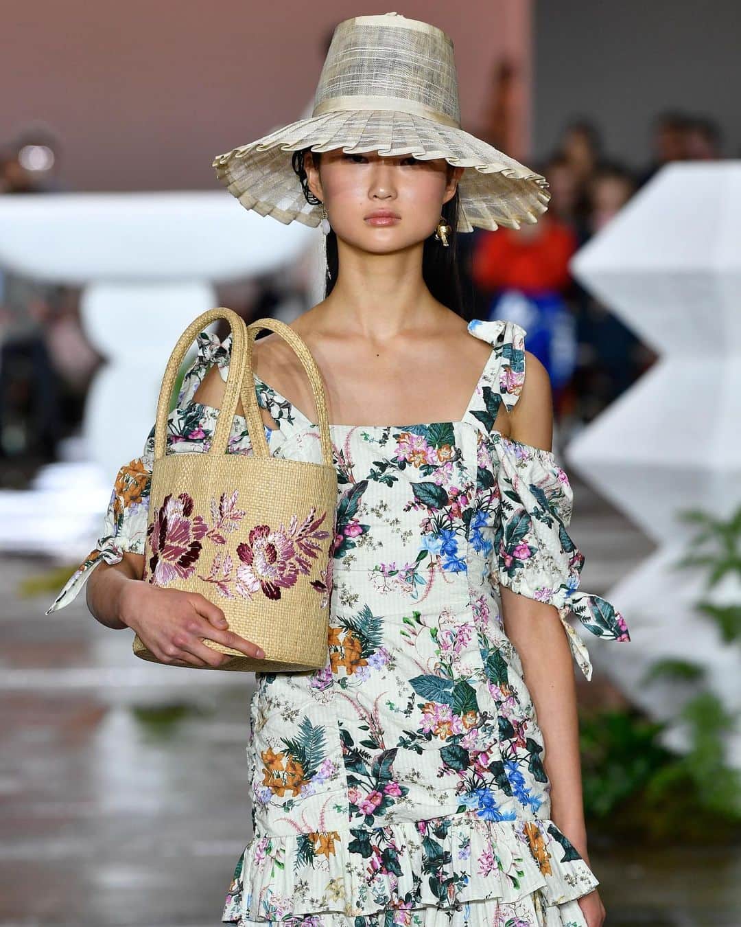 Fashion Weekのインスタグラム：「The @tigerlily runway @fashionweekaus has us ready to hit the beach 🌊 #MBFWA⠀⠀ Photo by @gettyimages」