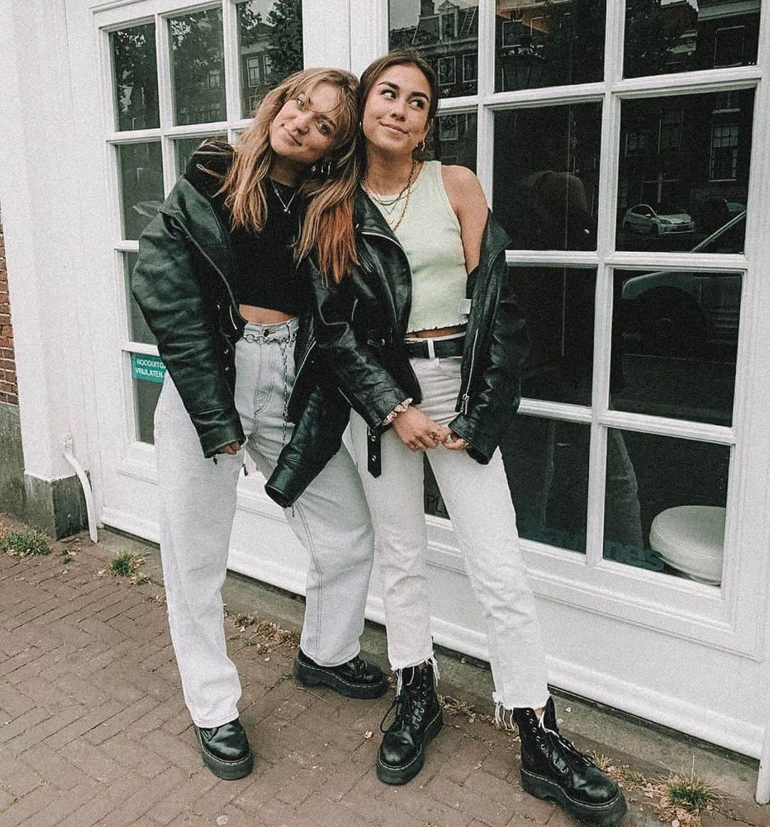 Brandy Melville Europeさんのインスタグラム写真 - (Brandy Melville EuropeInstagram)「Hi Geneva girls, listen up! We are looking for girls who can work 80-100 %. Send your CV, motivational letter and profile picture to jobs(at)brandymelville.eu #BrandyMelvilleEU #BrandyMelville」5月21日 23時01分 - brandymelvilleeu