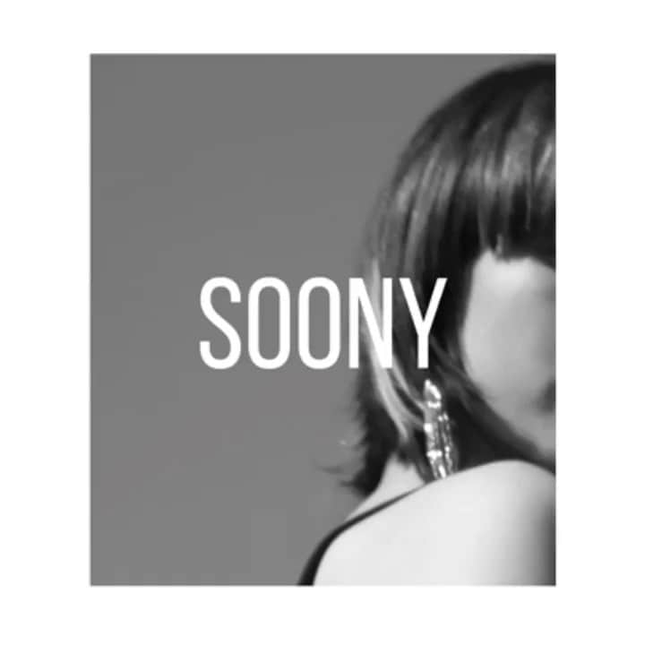 マーシャ・トマソンのインスタグラム：「So excited to announce the launch of my dear friends online boutique @soonyboutique. Find them at www.soony.co.uk Video by: @nicolacollins」