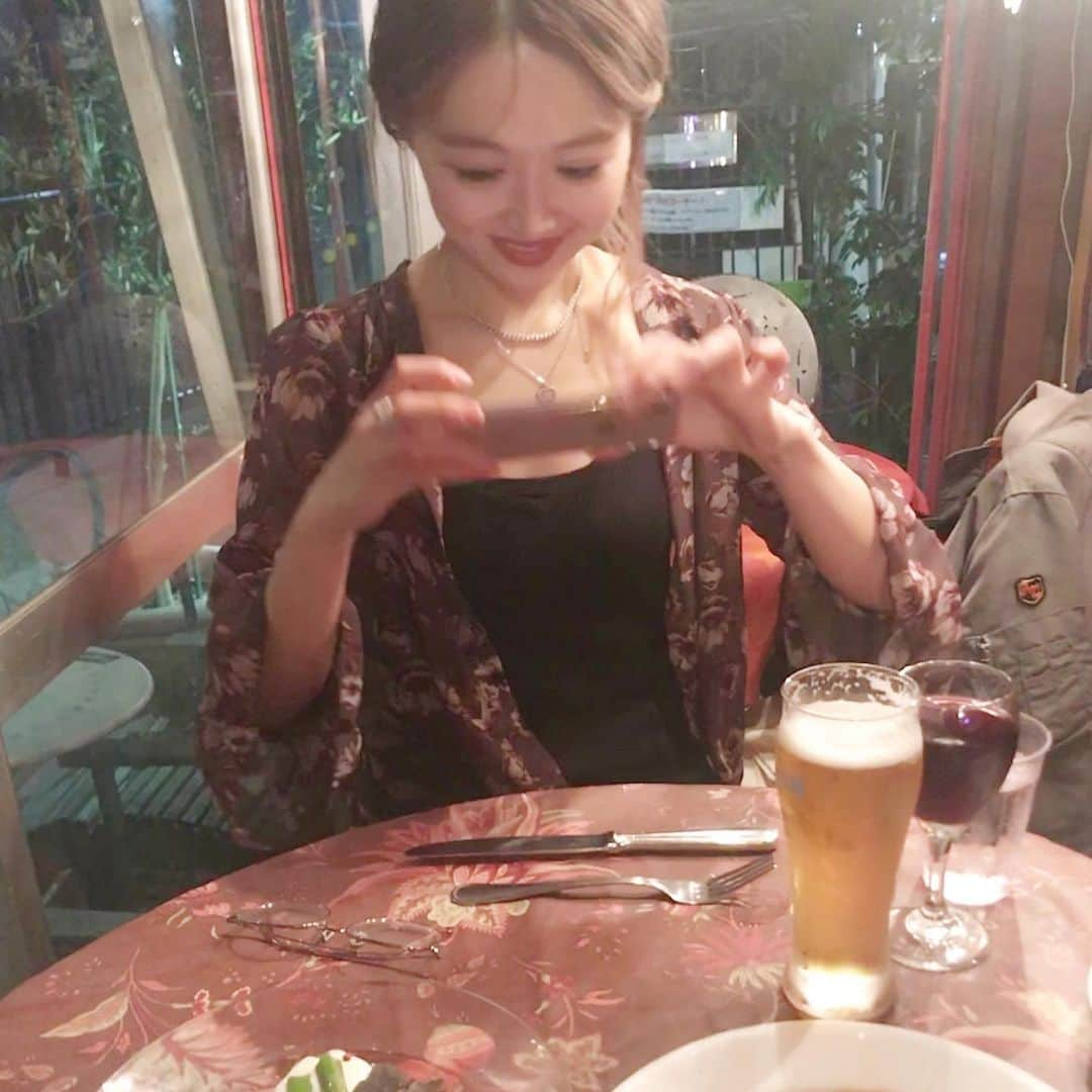 NANA HOSOYAさんのインスタグラム写真 - (NANA HOSOYAInstagram)「川沿いだったので、昼間また行ってみたいです(^^) 最初システムがよくわからなくてお酒が一気に。笑 ナイフフォークもセッティング前のぐちゃぐちゃ写真で失礼いたします。🙇‍♂️」5月21日 23時05分 - nana_hair_tokyo