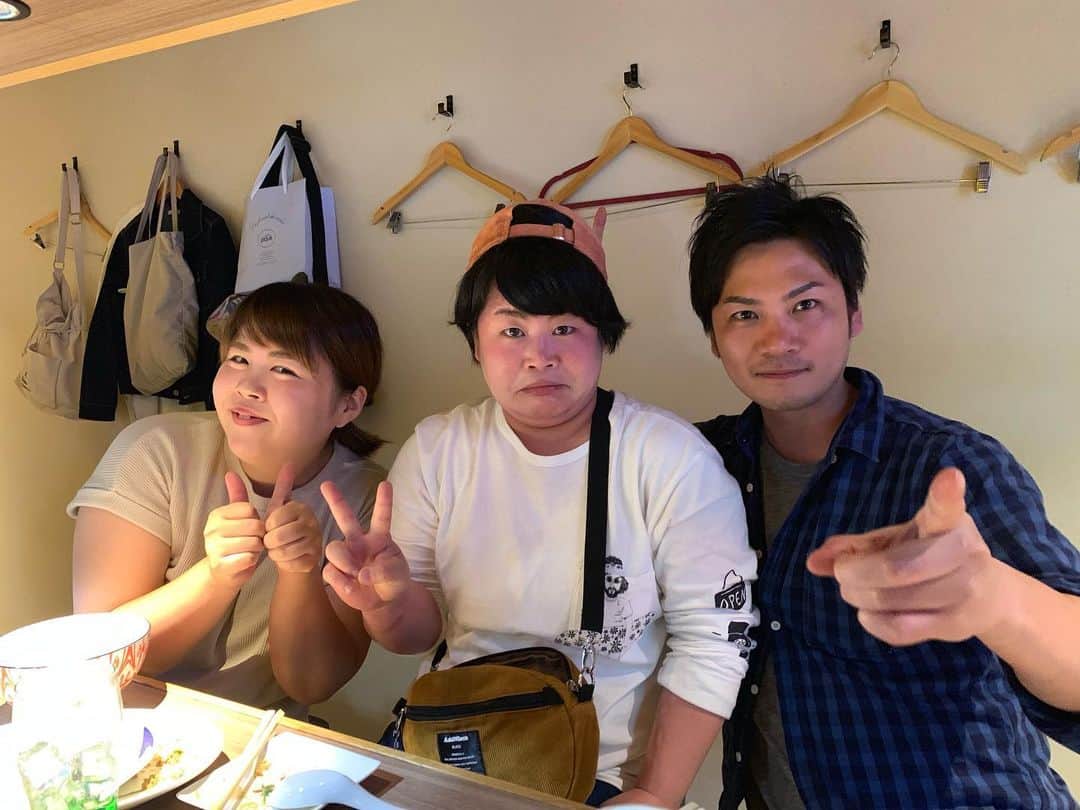池田真一のインスタグラム：「鱒之介上谷 天才ピアニストますみ ミートばいばいのAD尾上 来てくれてます！」