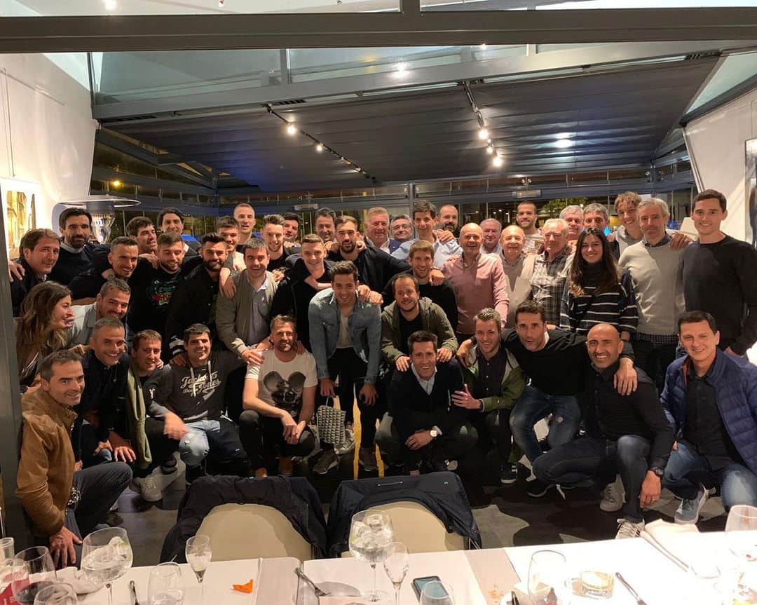 フェルナンド・パチェコのインスタグラム：「Con esta gente todo es más fácil! Ahora a descansar y prepararse para la próxima temporada. #equipo #familia #goazenglorioso」