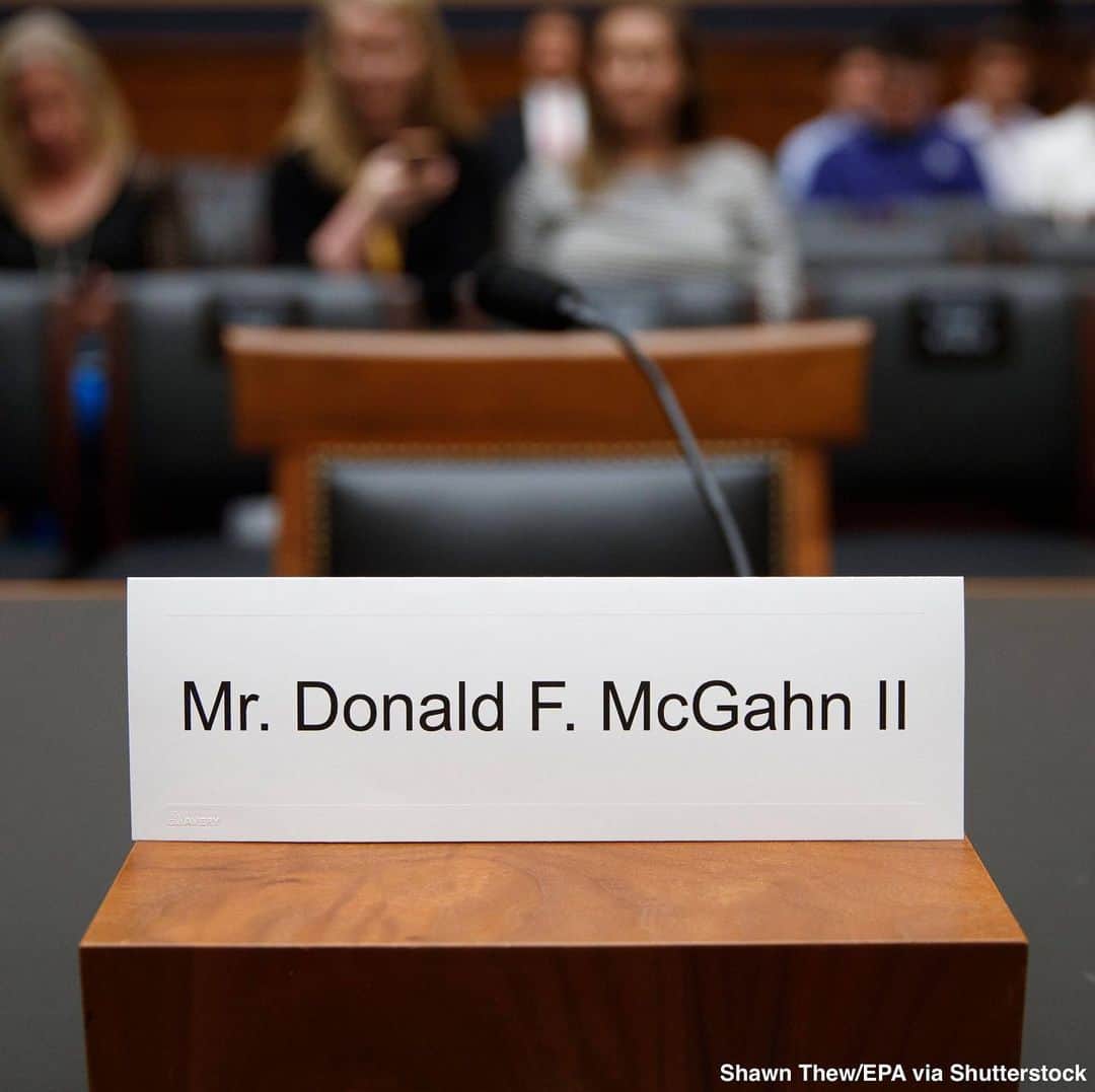 ABC Newsさんのインスタグラム写真 - (ABC NewsInstagram)「Former White House counsel Don McGahn's empty seat seen at House Judiciary Committee hearing. McGahn did not appear after he was directed by the White House not to testify.」5月21日 23時18分 - abcnews