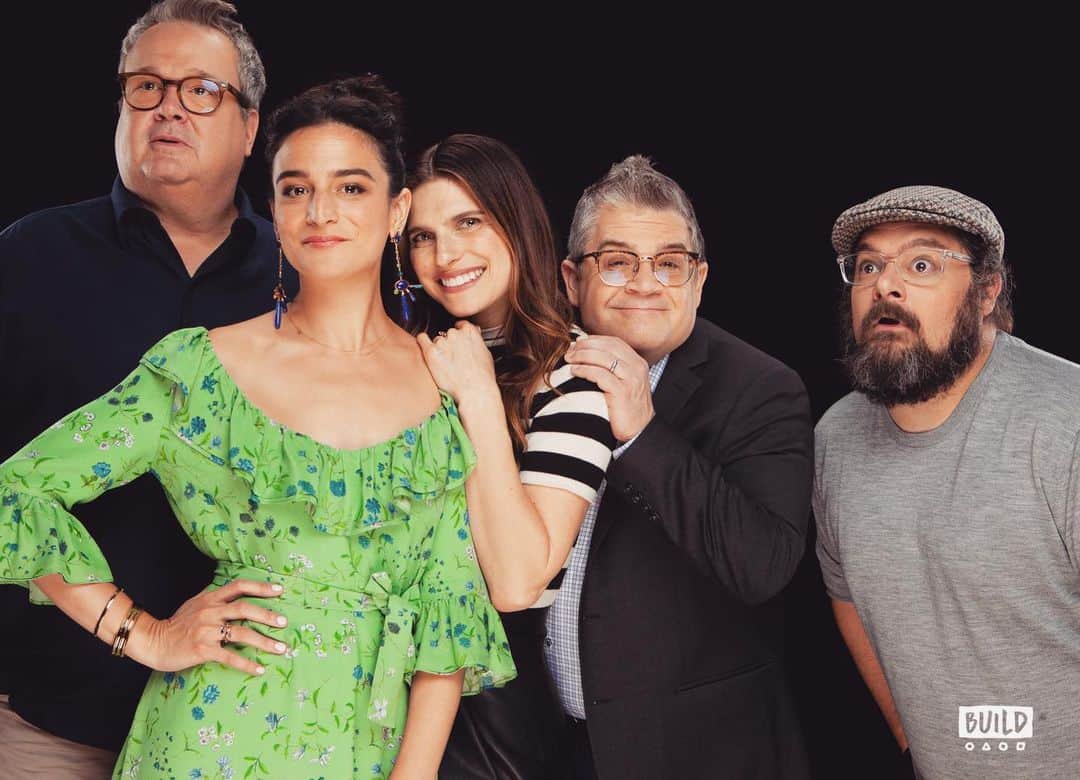 レイク・ベルのインスタグラム：「Pumped to spend another day with these knuckleheads. @secretlifeofpets family representing! JUNE 7 in theaters ✨ @ericstonestreet @bibbymoynihan @jennyslate @pattonoswalt @illuminationent」