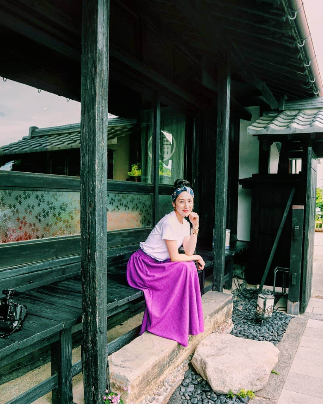 吉松育美さんのインスタグラム写真 - (吉松育美Instagram)「Love classic old japanese house🏠✨ . 昔ながらの日本のお家ってスゴいですよね😍 . 味があって良いなー✨古民家のような✨✨✨ . お庭も素敵だった❤❤❤ . . . #鳥栖 #鳥栖市 #佐賀県 #古民家 #地主 #屋敷 #アンティーク #justgoshoots #canoneosm100 #eosm100 #photographyofday #fashoninla #smileoftheday #lightroommagic #portraitlover  #キャノンカメラ #ロサンゼルス在住 #笑顔が大事 #ライトルーム #カラーコレクション #カメラが好き #鳥栖プレミアムアウトレット #鳥栖 #鳥栖市 #鳥栖カフェ #photoofdays #japanbest」5月21日 23時25分 - ikumiyoshimatsu