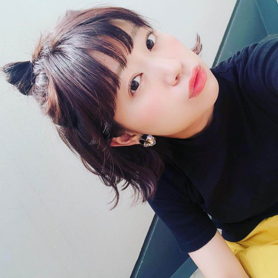 渡辺梨夏子のインスタグラム：「今朝の土砂降りは凄かったですね 梅雨がもうすぐそこ、、☔️ 直毛だから、雨の日は 髪の毛ぺしゃんこになって 益々幼くなるんだよなあ〜笑  #今週ひとつめイベントおわり #後半は京都いきます 〜！ #どたんばたん記録」