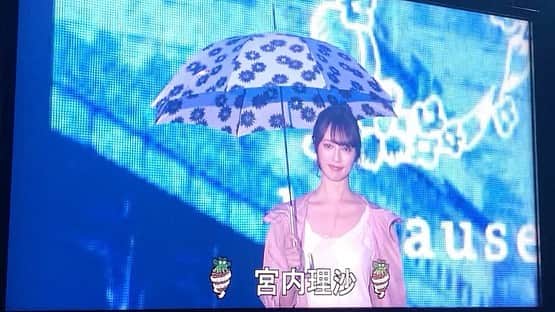宮内理沙さんのインスタグラム写真 - (宮内理沙Instagram)「❤︎ @girlsaward_official  @because_info . . この前載せた写真に肝心な傘が載っていなかったので‥📸☂️💫 . 傘を持ってステージを歩くのが初めてだったけど傘も衣装も本当に可愛かった🥺💓 動画の所々が真っ白に光ってしまっていたのでお写真で失礼します☺︎🎀 . #girlsaward  #because」5月21日 23時34分 - risa_miyauchi