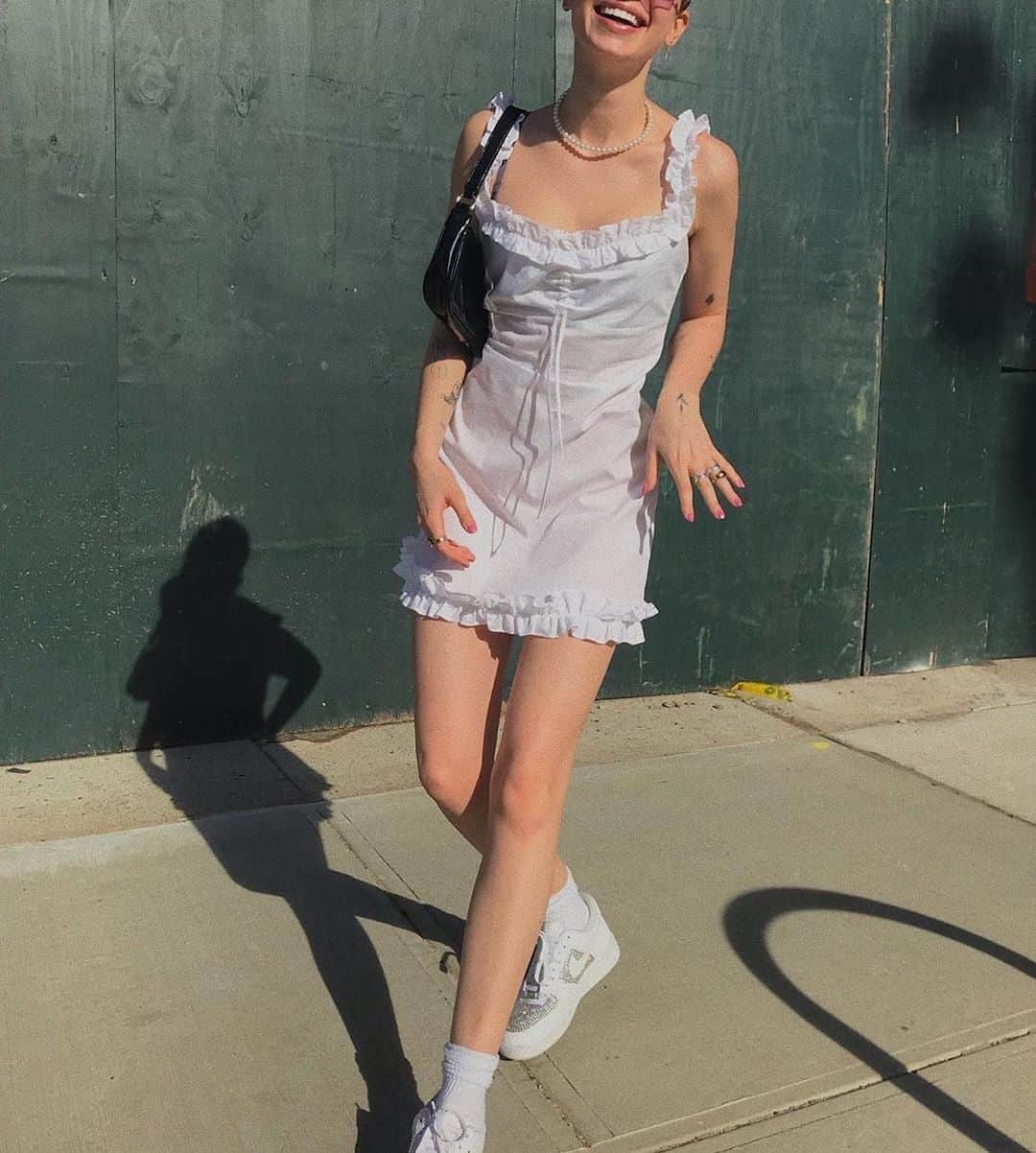 Urban Outfittersさんのインスタグラム写真 - (Urban OutfittersInstagram)「All smiles in the @BetseyJohnson Ruffle Mini. Tap to shop! via @linmick #UOonYou #UOExclusives」5月21日 23時35分 - urbanoutfitters