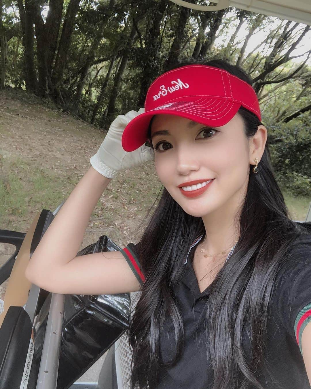 吉田愛璃さんのインスタグラム写真 - (吉田愛璃Instagram)「. . 昨日はgolf round⛳️💛 雨が降ったりやんだり💭  寒いのか暑いのか晴れなのか雨なのかわからない天候でした🤪  でもベストスコア！110でたーー🎊🎊 調子がいいとゴルフって楽しー！フォー！ってなりがちw  このウェア楽天で4000円しないくらいで買ったの🙋‍♀️笑  可愛いならなんでもいい派♡  #golf #ゴルフ女子 #ゴルフコーデ #ゴルフウェア #ゴルフ初心者 #ブランドごちゃごちゃ #なんでもいいのさ可愛けりゃ #襟の縫い目だけは気になるけどもw #まっいっか♡」5月21日 23時47分 - eriyoshida0314