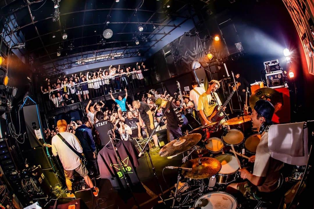 SHADOWSさんのインスタグラム写真 - (SHADOWSInstagram)「‪“DONATESYSTEM TOUR”3日目水戸LIGHT HOUSEありがとうございました！！‬ ‪流石地元茨城、最高にカオスな夜でした！‬ ‪本日のBMPはProgressを歌い上げたこの子！‬ ‪明後日5/23はツアーファイナル代官山UNIT！チケット残り僅か！‬ ‪📸by @TAKA_tallman ‬ ‪#shadowsjapan #DONATESYSTEMTOUR‬ ‪#BestMoshPlayer #BMP ‬」5月21日 23時42分 - shadows_japan