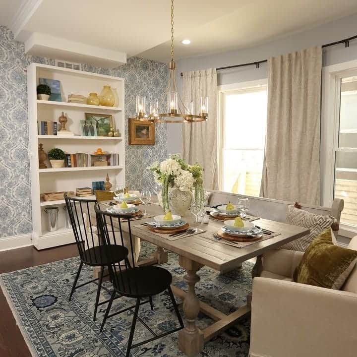 HGTVさんのインスタグラム写真 - (HGTVInstagram)「#GoodBones made its return last week...and what a return!  Tap our #linkinbio to see the design gallery from the season open.  And watch a new episode tonight 9|8c with @twochicksandahammer」5月21日 23時55分 - hgtv