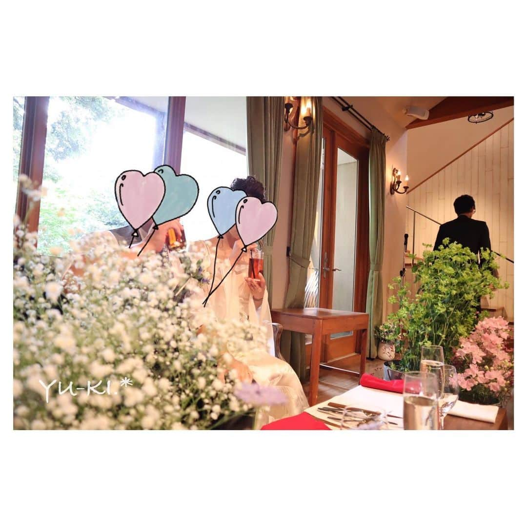 二見夕貴さんのインスタグラム写真 - (二見夕貴Instagram)「. 結婚式ではカメラマンやりました☺︎ なかなか素敵な写真たくさん撮れた♡♡ . フラワーシャワーの時、お花の代わりに しゃぼん玉銃をもらったちびっこたちが 結婚式の終わった後も ガーデンではしゃいでて可愛かった🤤💕 . 📷：Canon EOSkissM . #weddingparty #family #cameragirl #canon #eoskissm #結婚式 #家族 #親族 #カメラ女子 #カメラ部 #写真部 #ミラーレス一眼」5月21日 23時55分 - yyyuki___