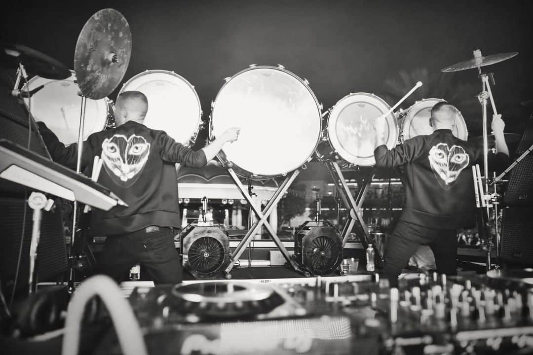 ギャランティスさんのインスタグラム写真 - (ギャランティスInstagram)「double trouble on the kick drums 😈🥁💥」5月22日 0時00分 - wearegalantis