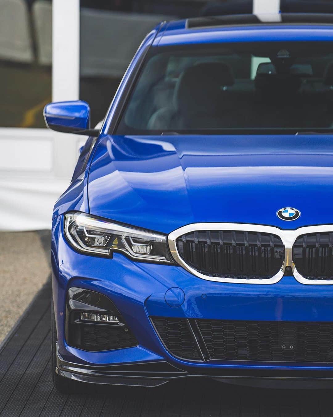 BMWのインスタグラム：「Cozy place with such a captivating look.  The BMW 3 Series Sedan. #BMWrepost @darkknightm4 #BMW #3Series __ BMW 330i Sedan: Fuel consumption in l/100 km (combined): 6.1 - 5.8. CO2 emissions in g/km (combined): 139 - 132. The values of fuel consumptions, CO2 emissions and energy consumptions shown were determined according to the European Regulation (EC) 715/2007 in the version applicable at the time of type approval. The figures refer to a vehicle with basic configuration in Germany and the range shown considers optional equipment and the different size of wheels and tires available on the selected model. The values of the vehicles are already based on the new WLTP regulation and are translated back into NEDC-equivalent values in order to ensure the comparison between the vehicles. [With respect to these vehicles, for vehicle related taxes or other duties based (at least inter alia) on CO2-emissions the CO2 values may differ to the values stated here.] The CO2 efficiency specifications are determined according to Directive 1999/94/EC and the European Regulation in its current version applicable. The values shown are based on the fuel consumption, CO2 values and energy consumptions according to the NEDC cycle for the classification. For further information about the official fuel consumption and the specific CO2 emission of new passenger cars can be taken out of the „handbook of fuel consumption, the CO2 emission and power consumption of new passenger cars“, which is available at all selling points and at https://www.dat.de/angebote/verlagsprodukte/leitfaden-kraftstoffverbrauch.html.」