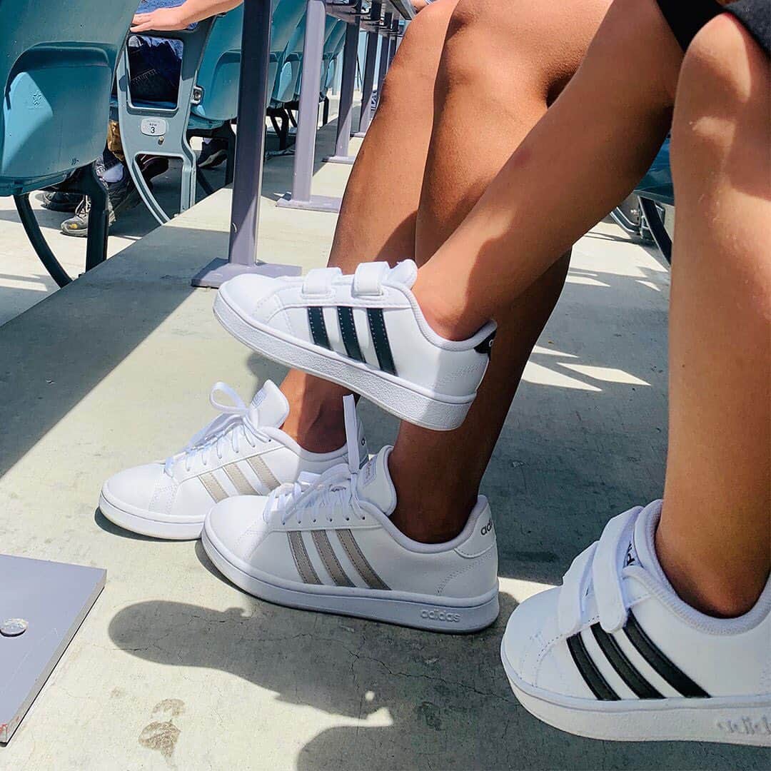 ロック&リパブリックさんのインスタグラム写真 - (ロック&リパブリックInstagram)「Three stripes and you’re in! Tap to shop the can’t-miss head-to-toe @adidas looks @shutthekaleup and her family are sporting. #Kohls」5月22日 0時02分 - kohls
