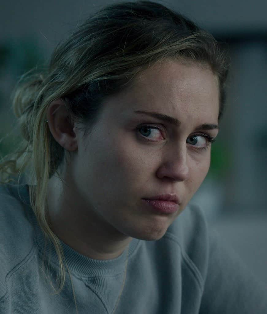 Just Jaredさんのインスタグラム写真 - (Just JaredInstagram)「@mileycyrus stars in an upcoming episode of #BlackMirror. Tap this picture in the link in bio to watch the trailer now! #MileyCyrus #Netflix Photo: @netflix」5月22日 0時14分 - justjared