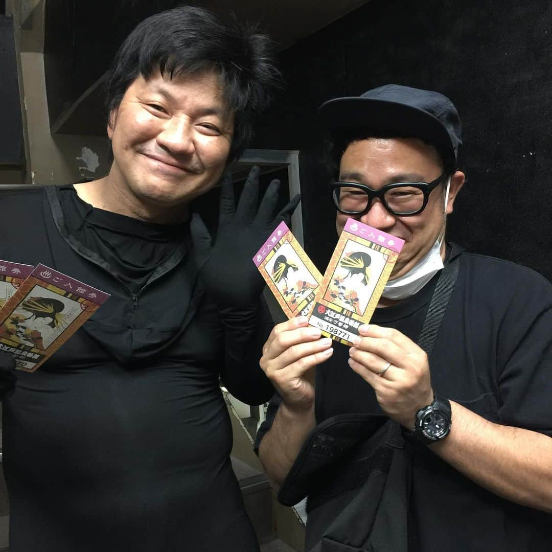 黒澤正徳さんのインスタグラム写真 - (黒澤正徳Instagram)「しゃもじさんの単独LIVE ちょーー面白かった❤️❤️❤️ ・ ・ 天才やわ❤️❤️❤️ ・ ・ ゲストのチャンス大城さんとパシャリ❤️❤️ チャンスさんも天才🎵 #しゃもじさん #チャンス大城さん #また行く」5月22日 0時11分 - kuro_chan79