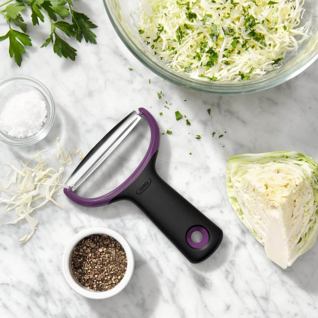 OXOさんのインスタグラム写真 - (OXOInstagram)「Picnic-level coleslaw with just one tool? Yes please! #OXOBetter​」5月22日 0時33分 - oxo