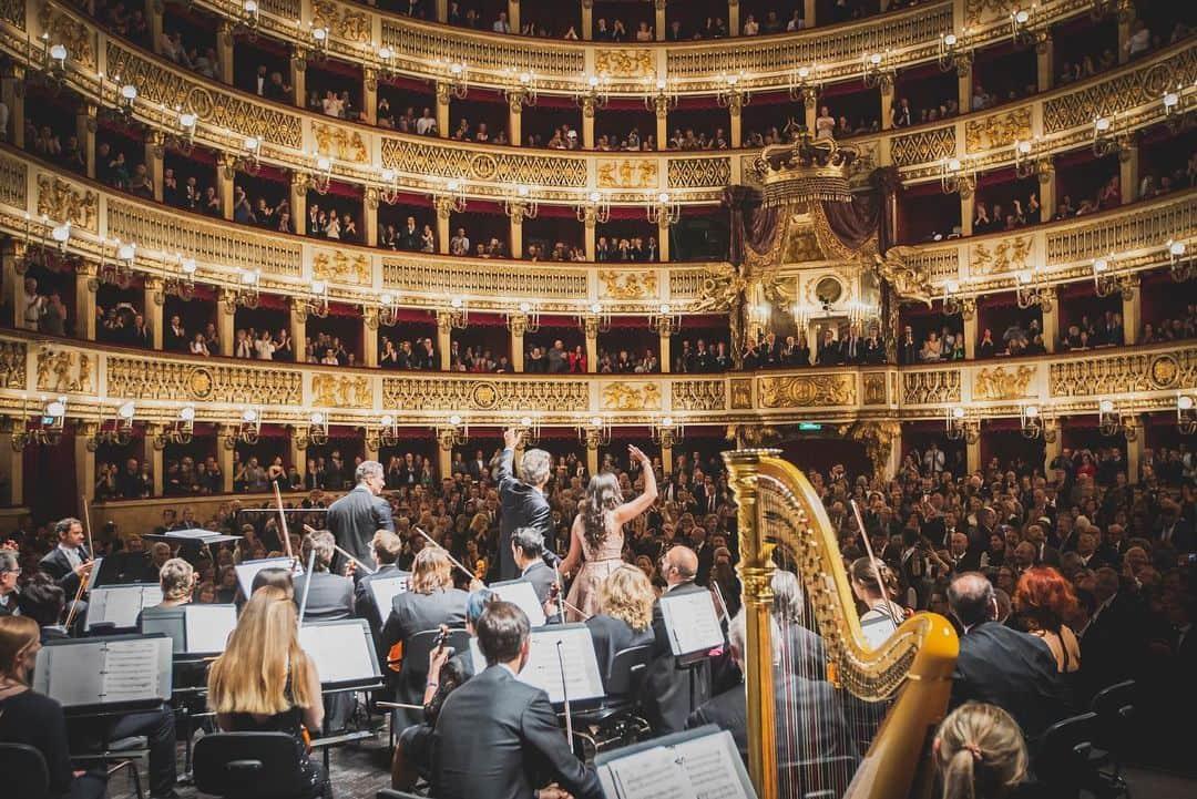 アンドレア・ボチェッリさんのインスタグラム写真 - (アンドレア・ボチェッリInstagram)「. Three Centuries of Love . First night at Teatro San Carlo in #Naples . ph: @lucarossettiph」5月22日 0時36分 - andreabocelliofficial