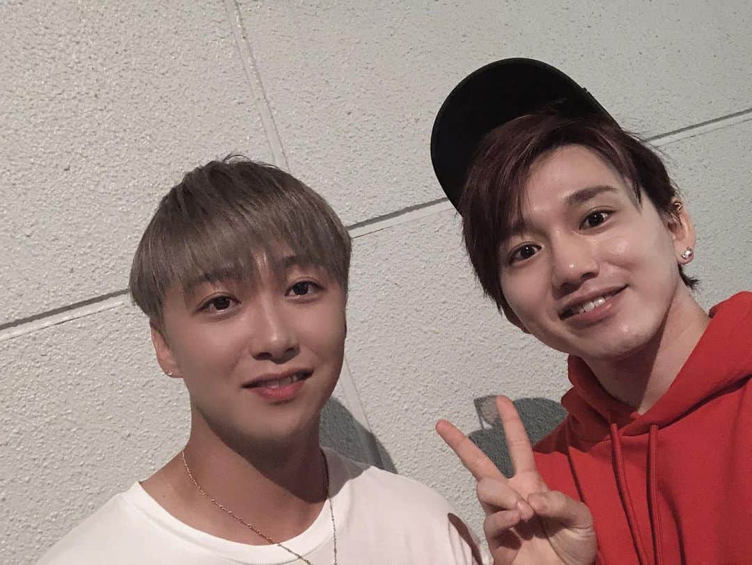 花村想太のインスタグラム：「#大野雄大  #da_ice #意外と少ない2ショット」