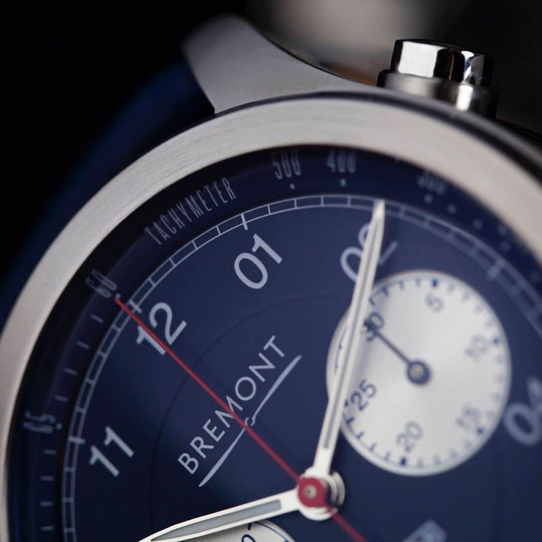 ブレモンさんのインスタグラム写真 - (ブレモンInstagram)「Up close and personal with the Jaguar D-type. ⠀ The blue dialled bi-compax chronograph has brushed nickel sub-dials and a Tachymeter dial ring with its chronometer rated movement housed in a 43mm satin finished three-piece Trip-Tick® case.⠀ Tap to shop.⠀ .⠀ .⠀ .⠀ #Brmeont #Jaguar #dtype #bluedial #chronometer」5月22日 0時58分 - bremontwatches