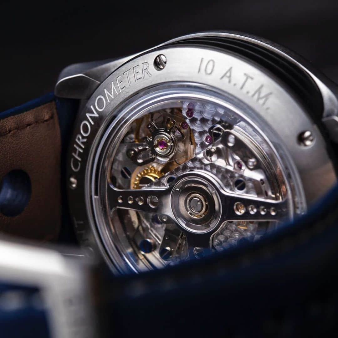 ブレモンさんのインスタグラム写真 - (ブレモンInstagram)「Up close and personal with the Jaguar D-type. ⠀ The blue dialled bi-compax chronograph has brushed nickel sub-dials and a Tachymeter dial ring with its chronometer rated movement housed in a 43mm satin finished three-piece Trip-Tick® case.⠀ Tap to shop.⠀ .⠀ .⠀ .⠀ #Brmeont #Jaguar #dtype #bluedial #chronometer」5月22日 0時58分 - bremontwatches