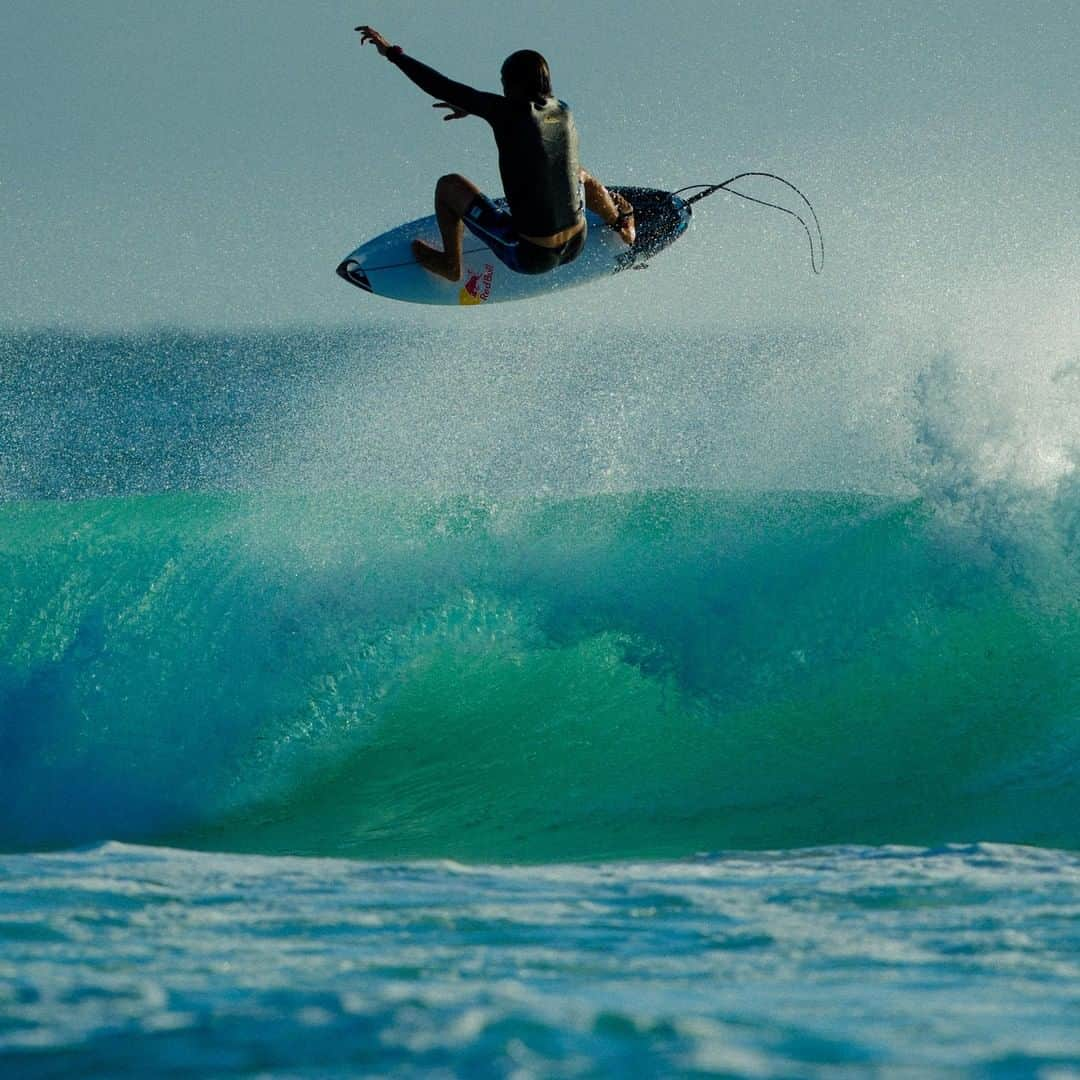 クイックシルバーさんのインスタグラム写真 - (クイックシルバーInstagram)「More speed = more pop = more fun. @kanoaigarashi and a straight air in Oz. ⁣ ⁣ 📷 @boskophoto」5月22日 1時00分 - quiksilver