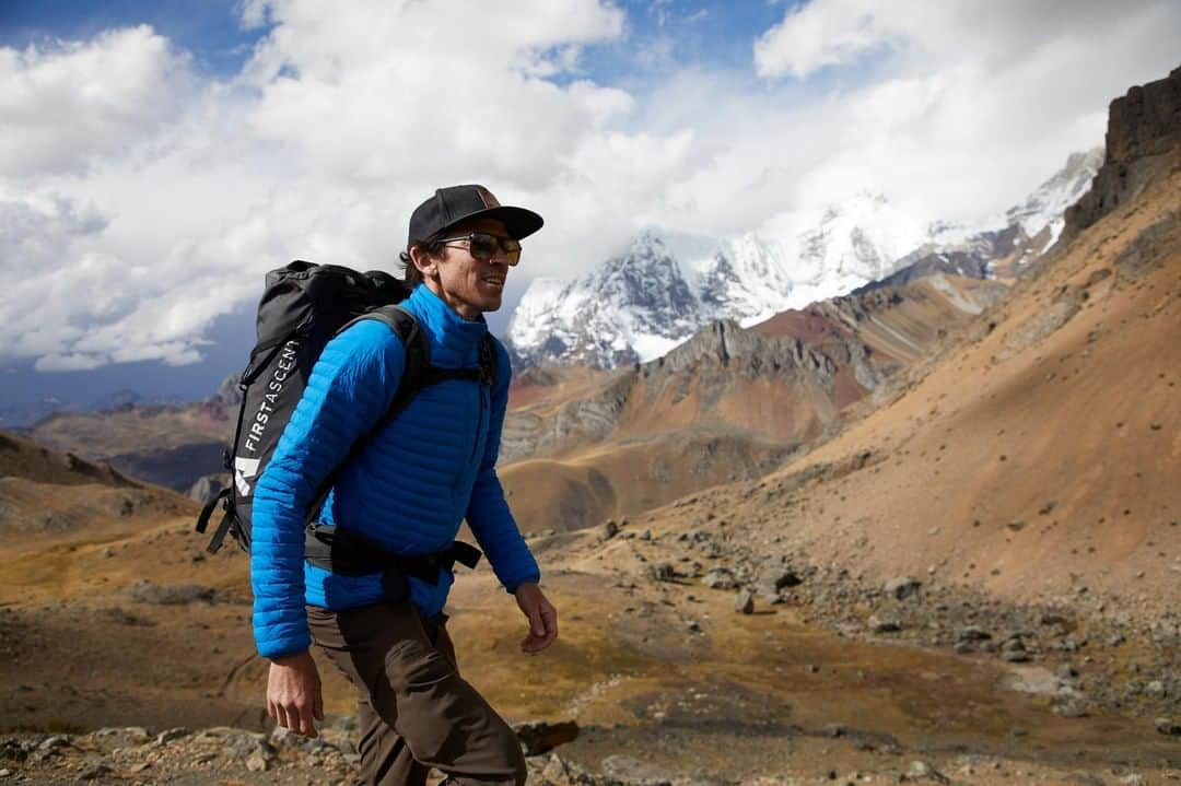 エディー・バウアーさんのインスタグラム写真 - (エディー・バウアーInstagram)「Trail Tip: Eddie Bauer Alpine Guide @adrianballinger knows that sun protection should always be on your hiking checklist. Remember to grab some polarized sunglasses as well as sunscreen, a hat, and SPF lip balm. #LiveYourAdventure #WhyIHike」5月22日 1時00分 - eddiebauer