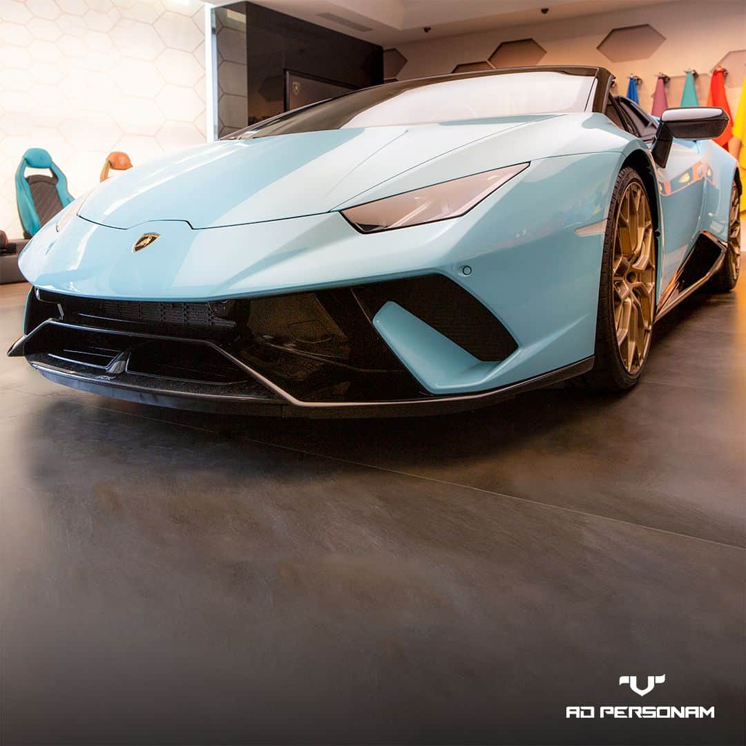 ランボルギーニのインスタグラム：「Uniqueness, originality. Thanks to our Lamborghini Ad Personam customization program, you can now get Celeste Sufax body color for your Huracán Performante Spyder.  #Lamborghini #PerformanteSpyder #AdPersonam #MakeItUnique」