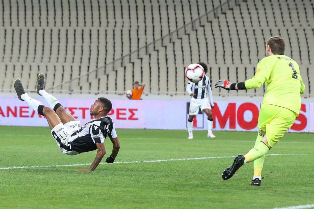 チュバ・アクポムのインスタグラム：「In the moment 🤩⚫️⚪️」