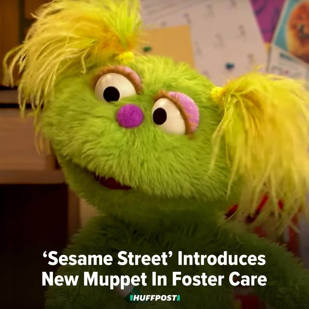 Huffington Postさんのインスタグラム写真 - (Huffington PostInstagram)「Wow. 💙 “Sesame Street” is taking another stride in helping kids navigate difficult situations. According to The Atlantic, the #SesameStreet in Communities program introduced a #Muppet character who is in foster care. The initiative features a series of videos addressing questions and concerns about foster care. It also offers an interactive storybook and printable activities. The new “Sesame Street” character, Karli, lives with her foster parents Clem and Dalia, who are helping her deal with the “ups and downs” (as Dalia puts it) of being separated from her birth parents. In one video, above, Elmo’s dad Louie (yes, Elmo’s had an onscreen dad since 2006), asks Clem and Dalia: “How has everything been going, since becoming her foster parents?” In a refreshing response, Clem admits, “Changes like this can be really rough for kids. And for adults, too.” In another video, below, Karli shows her pal Elmo that Dalia taught her that “even when our hears feel sad and small, they can still grow. The more love they get, the more they grow.” For the moment, scenes with Karli will only be available online, and it is unclear if she will be included on the iconic children’s TV show. // 📸: PBS」5月22日 1時21分 - huffpost