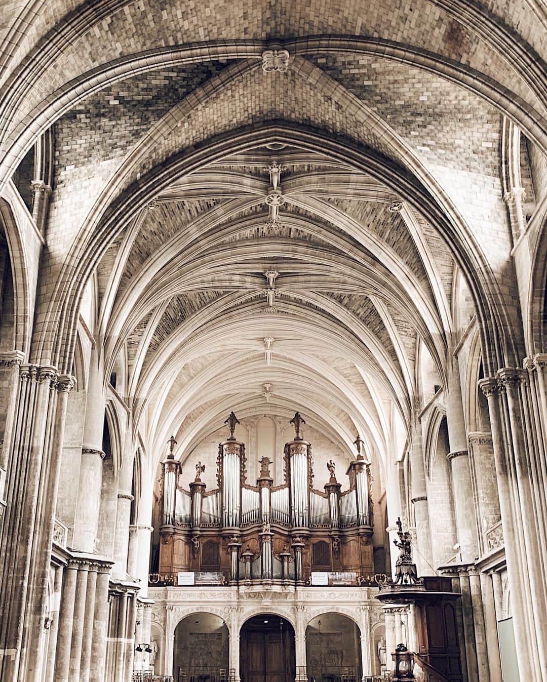 三浦大地さんのインスタグラム写真 - (三浦大地Instagram)「祈りが集まる場所はやはり落ち着きます。  #bordeaux #church」5月22日 1時33分 - daichi_1127