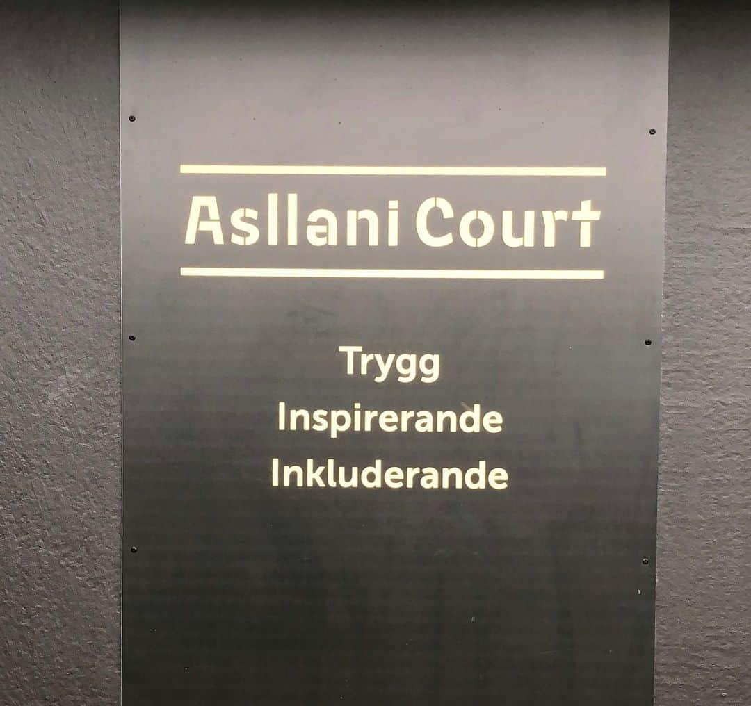 コソヴァレ・アスラニさんのインスタグラム写真 - (コソヴァレ・アスラニInstagram)「One year ago today I inaugurated @asllanicourt 💯 So proud of this Court and project. I also felt that I wanted to do something special on its birthday so I drove down and surprised and played some football with kids that where playing at the court earlier today, watch how it went on my story. #thankful #asllanicourt #equality #diversity #nextgeneration #leaveyourmark」5月22日 1時27分 - asllani9