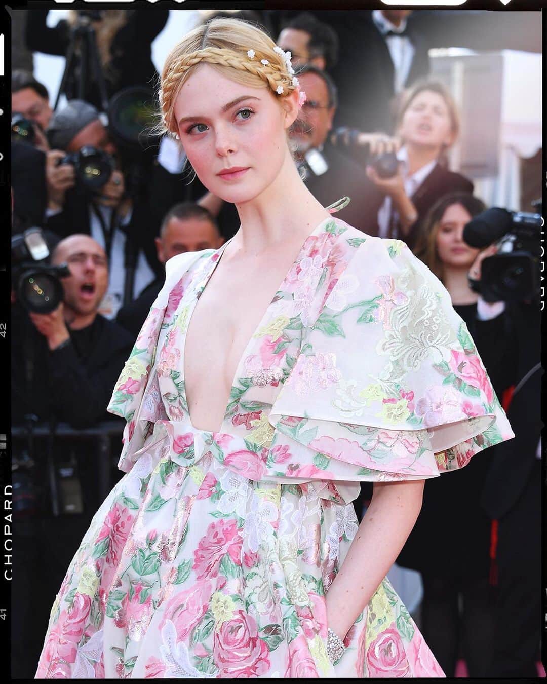 ショパールさんのインスタグラム写真 - (ショパールInstagram)「Elle Fanning turning heads wearing Chopard jewellery. #ChopardLovesCinema #StarsInChopard #TheRedCarpetJeweller #Cannes2019 @ellefanning」5月22日 1時28分 - chopard