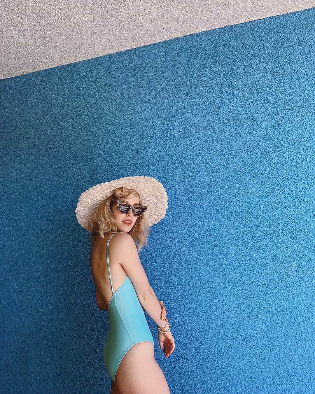 ジェイクルーさんのインスタグラム写真 - (ジェイクルーInstagram)「Coordination on vacation, aka J.Crew Color Camo by @annaalexia in scenic aqua at her Palm Springs hotel. More in our story! #jcrewalways」5月22日 1時30分 - jcrew