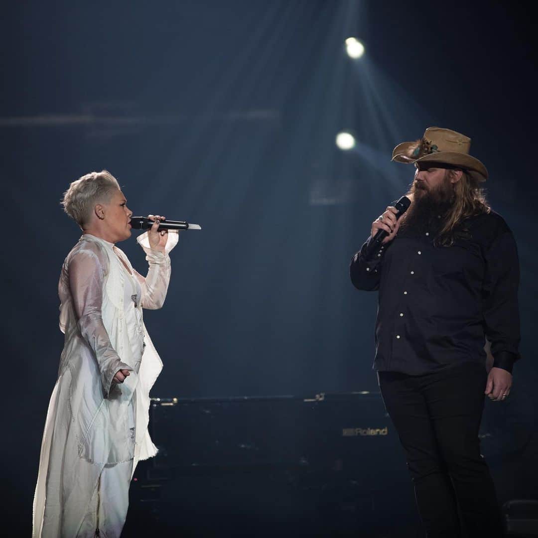 P!nk（ピンク）さんのインスタグラム写真 - (P!nk（ピンク）Instagram)「Tonight. Madison Square Garden. One of my absolute favorite songwriters, favorite voice, and person. Chris Stapleton. What an absolute honor to share a stage with you my friend. ‘Love me Anyway’」5月22日 12時28分 - pink