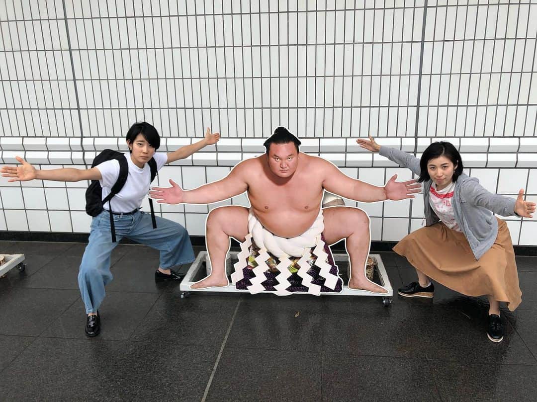 伊藤みきさんのインスタグラム写真 - (伊藤みきInstagram)「Sumo wrestling !! ずーーーーっと楽しみにしていた相撲観戦😍  力士さんたちの大迫力に、最高の取組に、もう大興奮でした。かおりちゃん @i_am_kaoriiwabuchi 本当にありがとうございました🥰🙏❤️❤️❤️❤️ 行司さんの動きや、塩の入れ替え、階段の上がり方とか、旗の動きとか、全部が新鮮で、最高に楽しい一日でした🥺❤️ 夢の国、両国国技館。 #sumo #相撲」5月22日 12時22分 - itomikiitos
