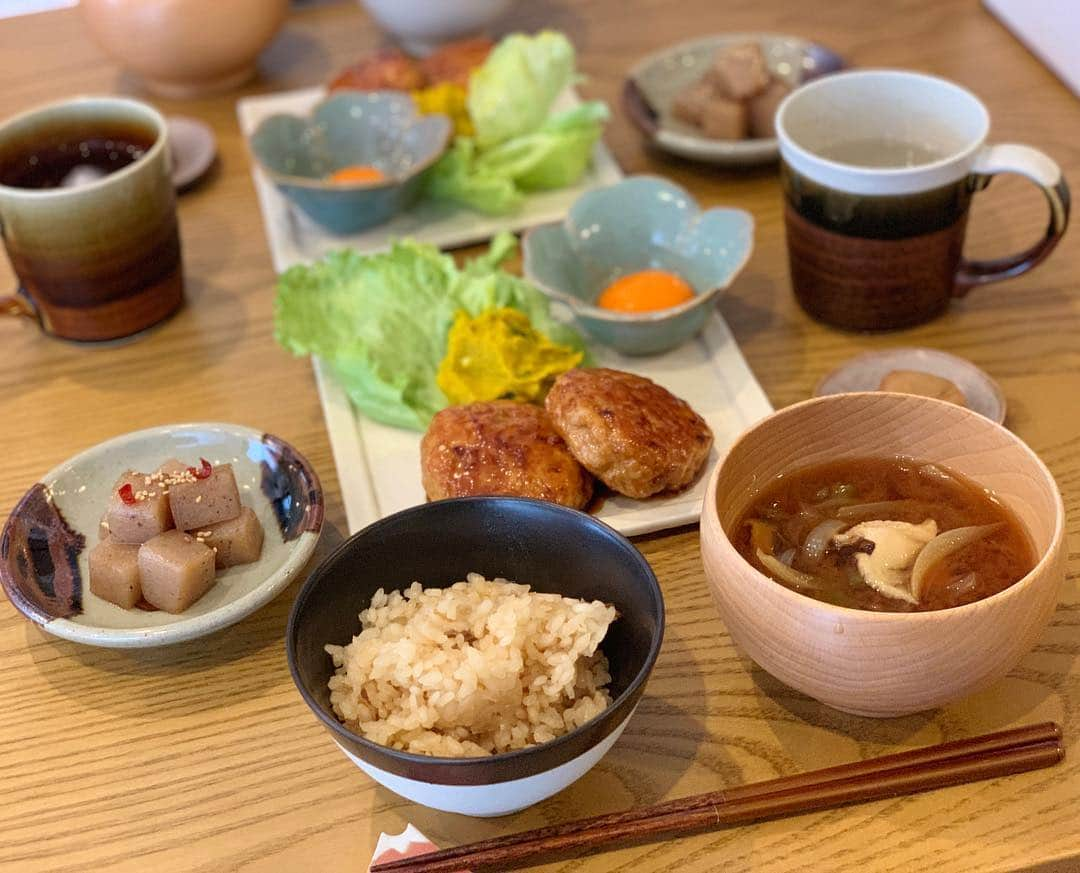 瀬戸サオリさんのインスタグラム写真 - (瀬戸サオリInstagram)「いつかのご飯🍴 . ✔︎炊き込みご飯 ✔︎味噌汁 ✔︎こんにゃくの炒め物 ✔︎有機かぼちゃのサラダ ✔︎つくねの甘だれ ✔︎はちみつ梅干し . 私のストレス発散は 掃除か料理🍴 一人で黙々と何かをするのがすき。 ＿＿＿＿＿＿＿＿＿＿＿＿＿ #おうちごはん #無農薬野菜 #有機野菜  #オーガニック生活  #お料理記録  #cooking #foodstagram  #saori_cooking」5月22日 12時23分 - seto_saori