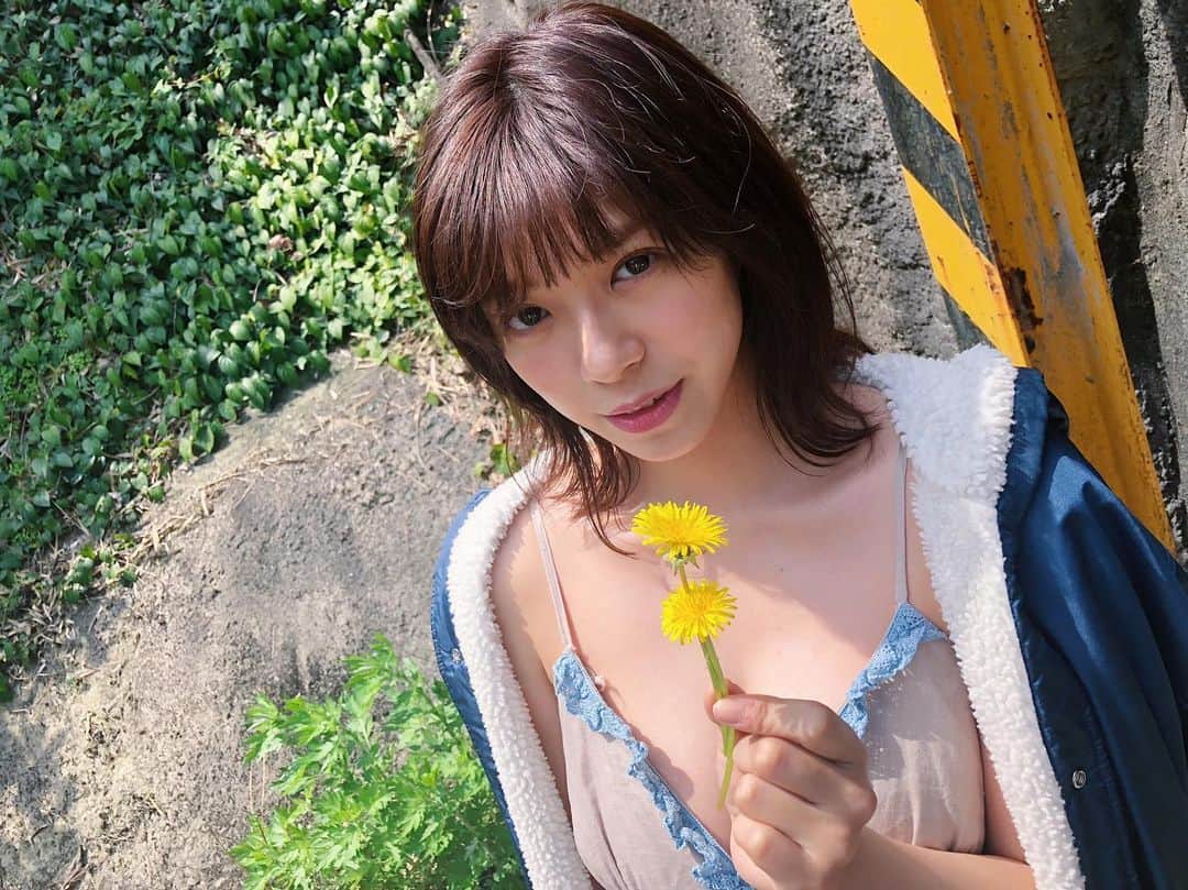 わちみなみのインスタグラム：「SPA!発売中です✨ ﻿ ﻿ 美女地図に掲載していただいています。﻿ 漁港で撮影してきました☺︎﻿ 釣りのシーンもあるので見てみてください🐟﻿ ﻿ 撮影のあとはサロンで背中をキャビテーションで﻿ ごりごりしてもらいました🙏﻿ @garicia2」