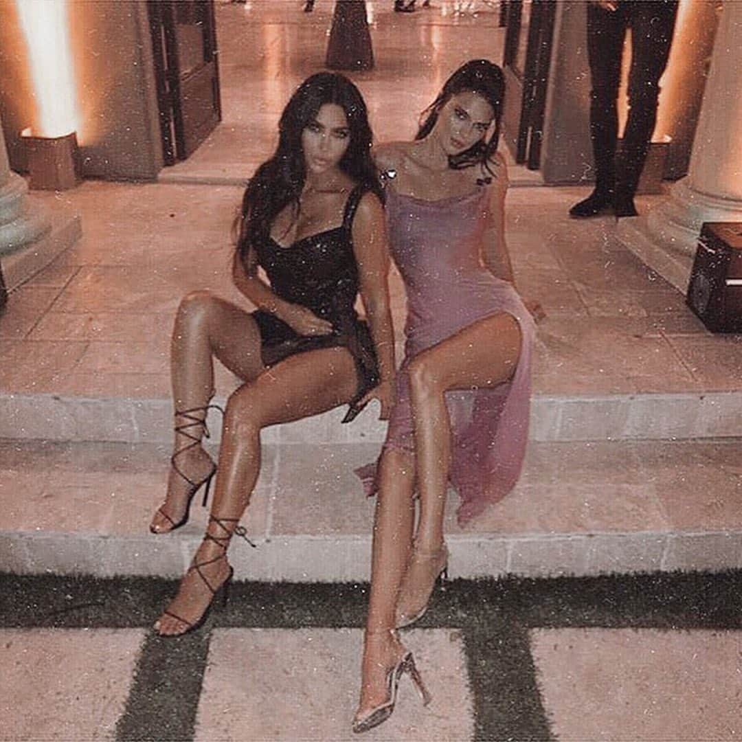 Beginning Boutiqueさんのインスタグラム写真 - (Beginning BoutiqueInstagram)「Sister goals 🔥 @kimkardashian @kendalljenner」5月22日 10時54分 - beginningboutique