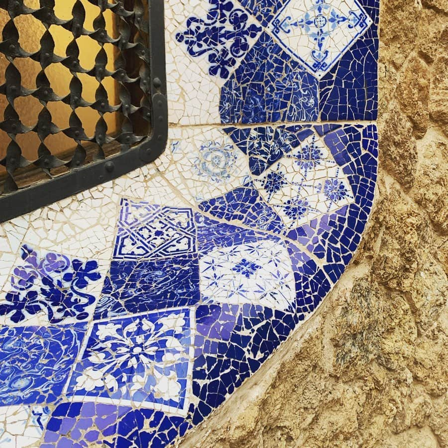 永瀬かおるさんのインスタグラム写真 - (永瀬かおるInstagram)「// Park Guell // ガウディの世界観が詰め込まれているグエル公園🐢 タイル可愛いかった♡ #parkguell #parkguellbarcelona #barcelona #spain #trip #antonigaudí #españa #永瀬かおるのスペイン旅 #旅 #旅行 #スペイン #スペイン旅行 #バルセロナ #グエル公園 #ガウディ #旅ブログ書いてます」5月22日 11時04分 - nagase_kaoru